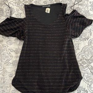 Open shoulder women’s top